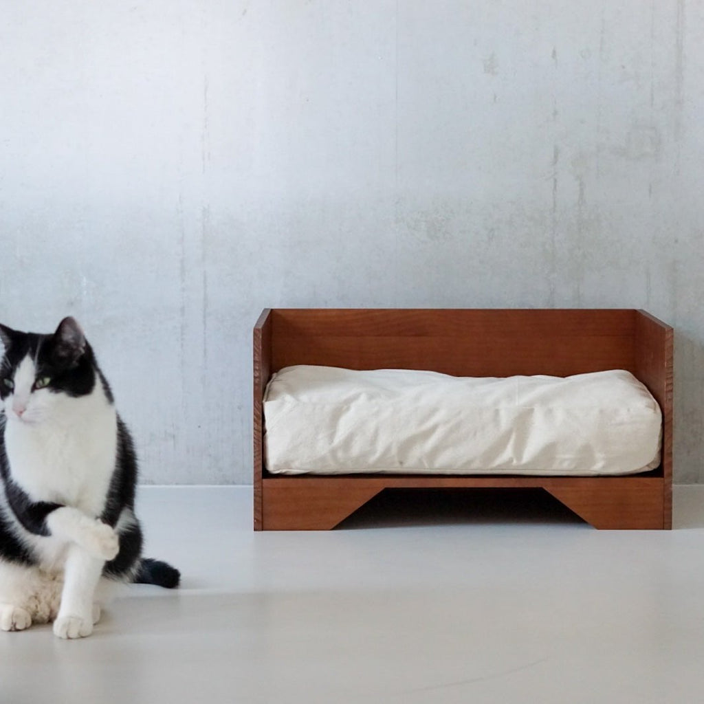 Studio Animaux Hundebett mit Baumwollkissen | Holz | size S | 58 x 37.5 cm