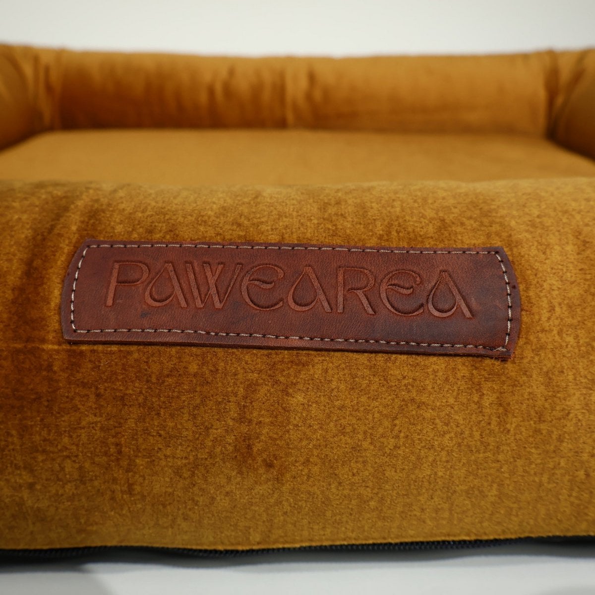 Pawearea luxe hondenbed Monolith – premium design dierenmeubilair, handgemaakt in Europa, moderne stijl