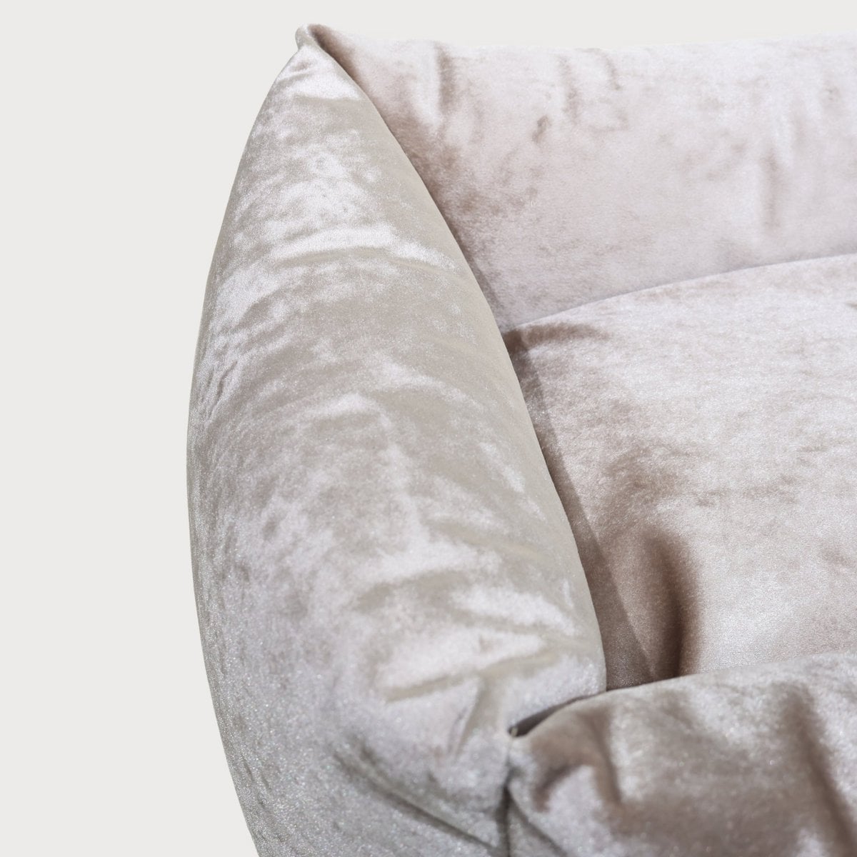 Pawearea Luxus-Hundebett SAPPHIRE – Skulpturaler Marmorsamt, orthopädische Unterstützung, handgefertigt in Europa