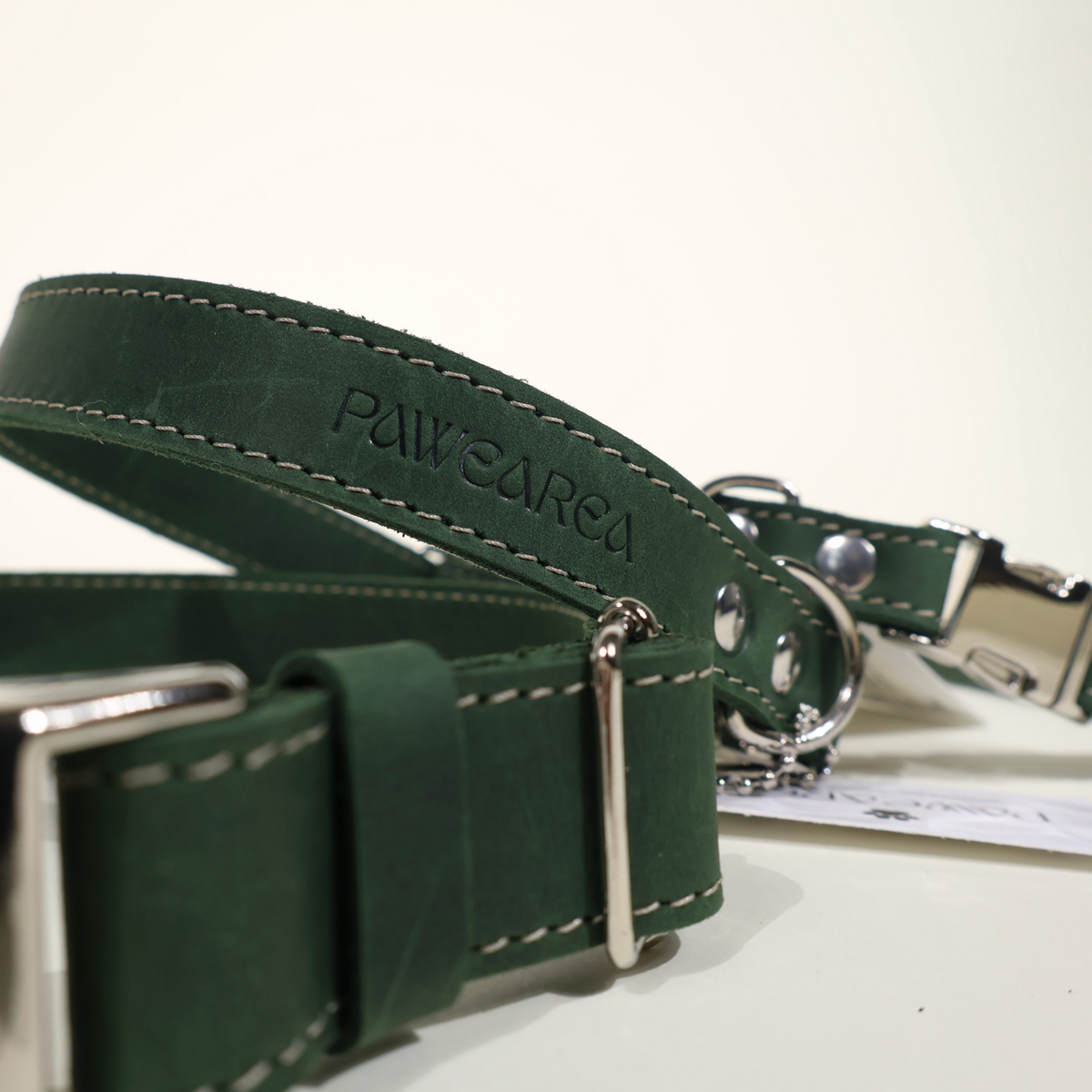 Pawearea Hundehalsband aus Leder – Echtes Vollnarbenleder, handgefertigt in Europa, 5 Farben, verstellbar