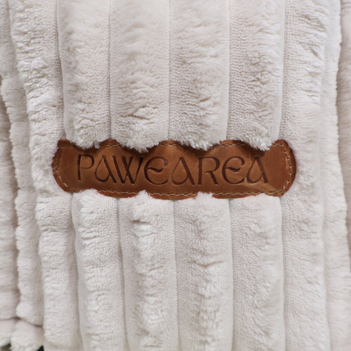 Pawearea luxe hondenbed Charles – premium gestreept fluweel, handgemaakt in Europa, designer meubel voor huisdieren