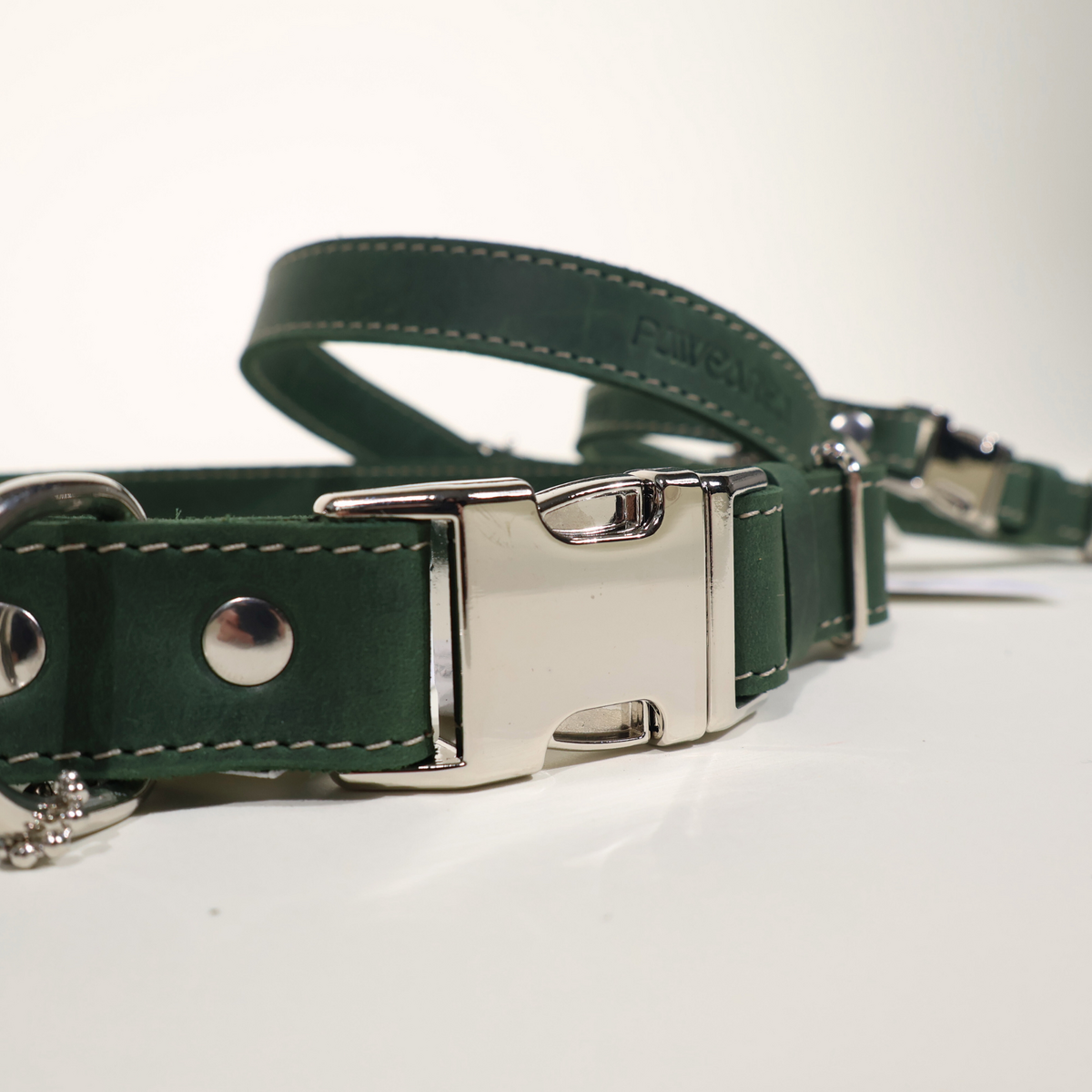 Pawearea Hundehalsband aus Leder – Echtes Vollnarbenleder, handgefertigt in Europa, 5 Farben, verstellbar